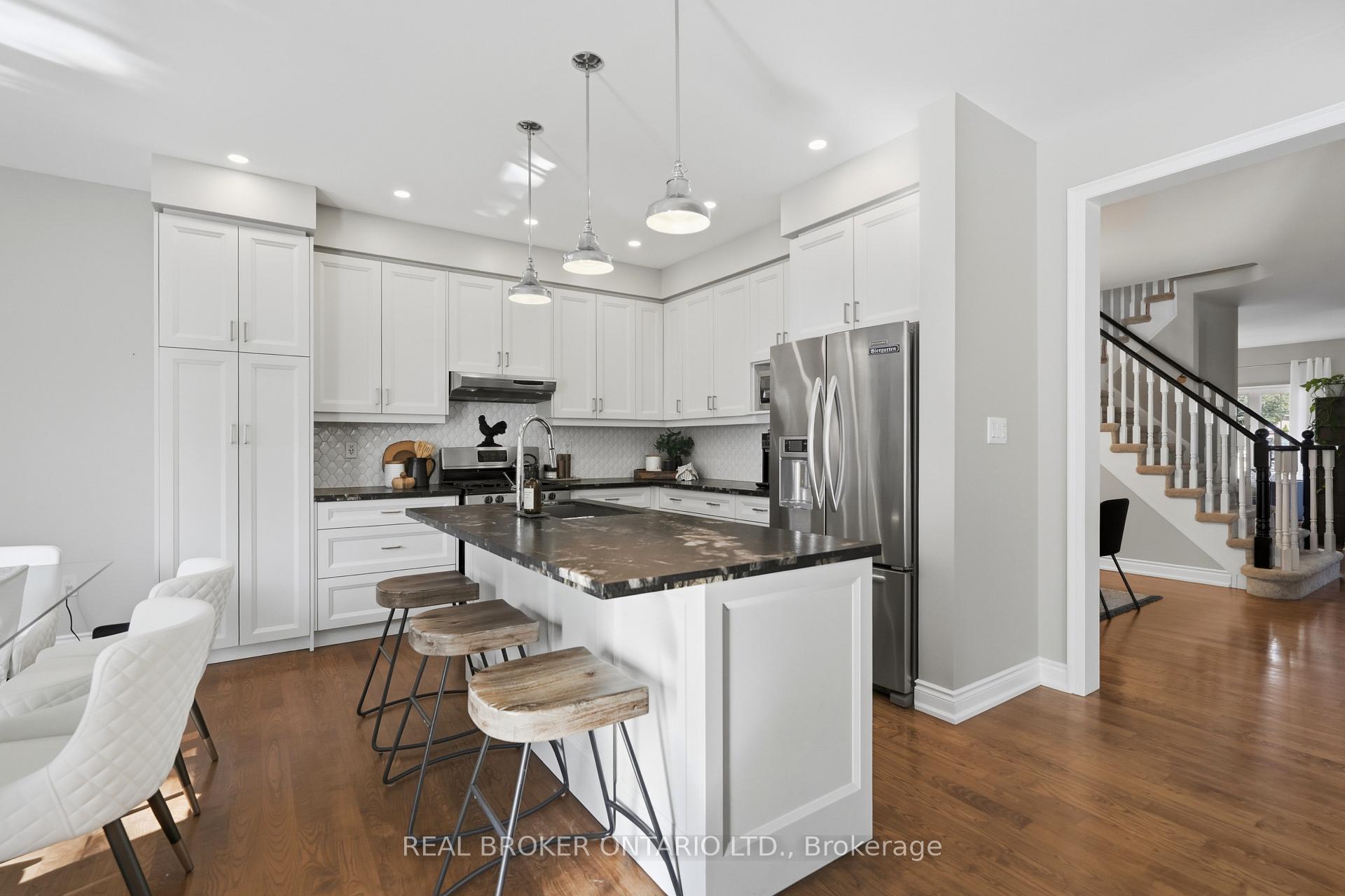 Photo 12 of 5230 Rome Crescent, Burlington, Orchard — HOMEH