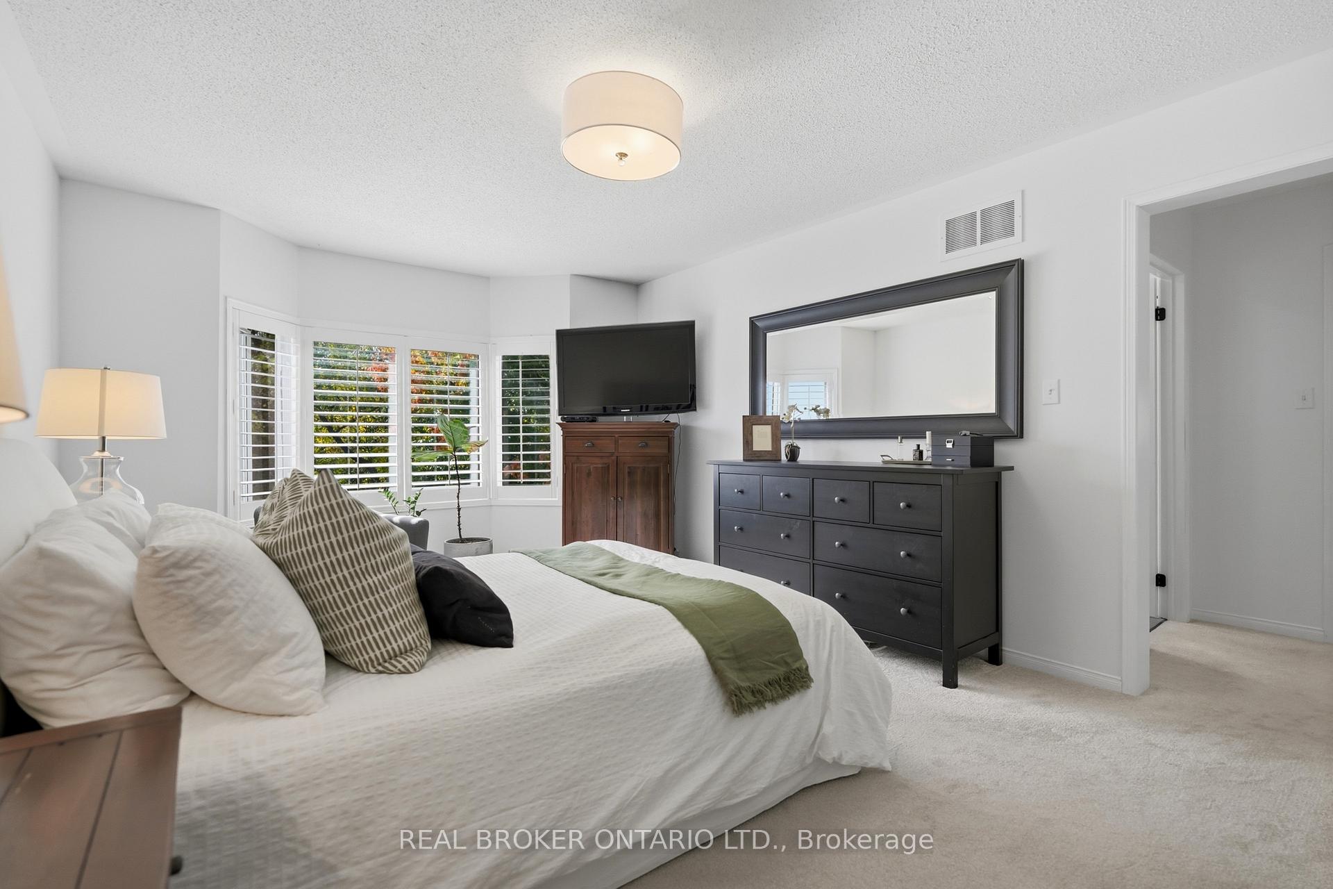 Photo 24 of 5230 Rome Crescent, Burlington, Orchard — HOMEH
