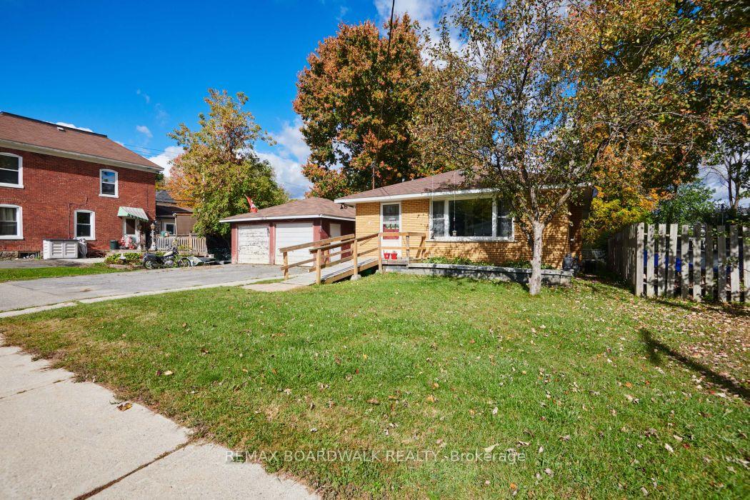 Photo 2 of 4 Davidson Street W, Smiths Falls, Smiths Falls — HOMEH