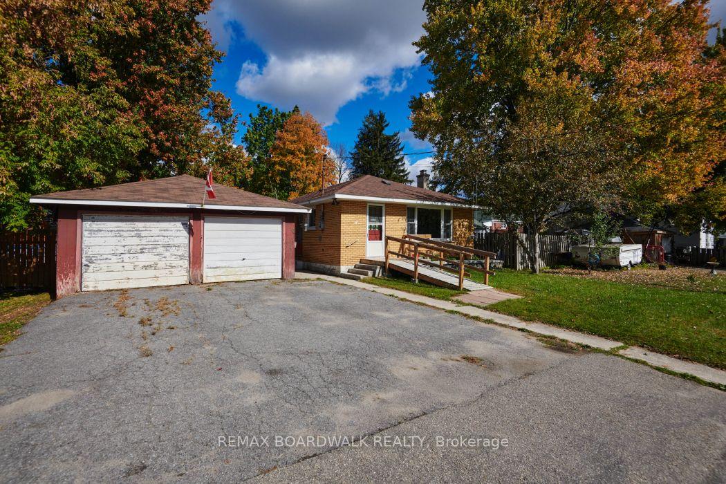 Photo 3 of 4 Davidson Street W, Smiths Falls, Smiths Falls — HOMEH