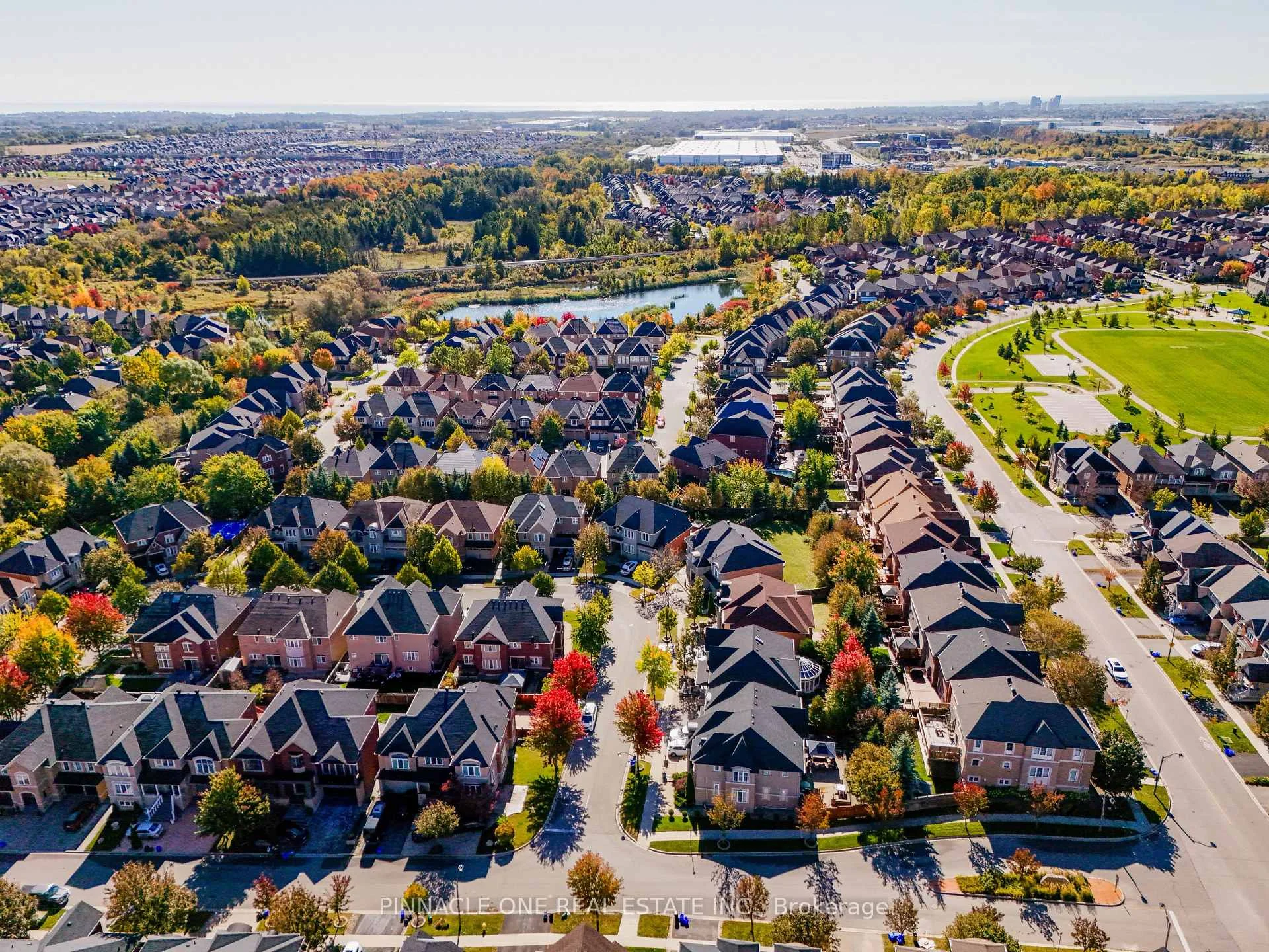 Photo 9 of 6 Dolby Crescent, Ajax, Northeast Ajax — HOMEH