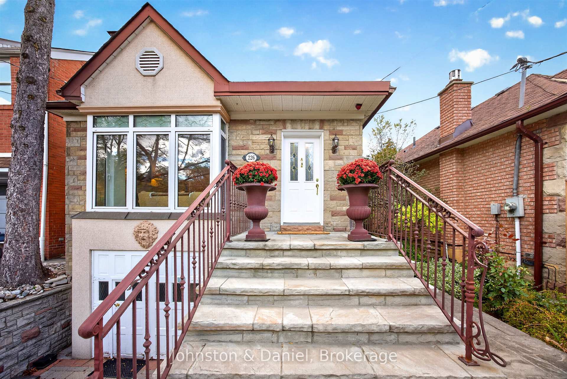 Photo 3 of 226 Chaplin Crescent, Toronto, Forest Hill South — HOMEH