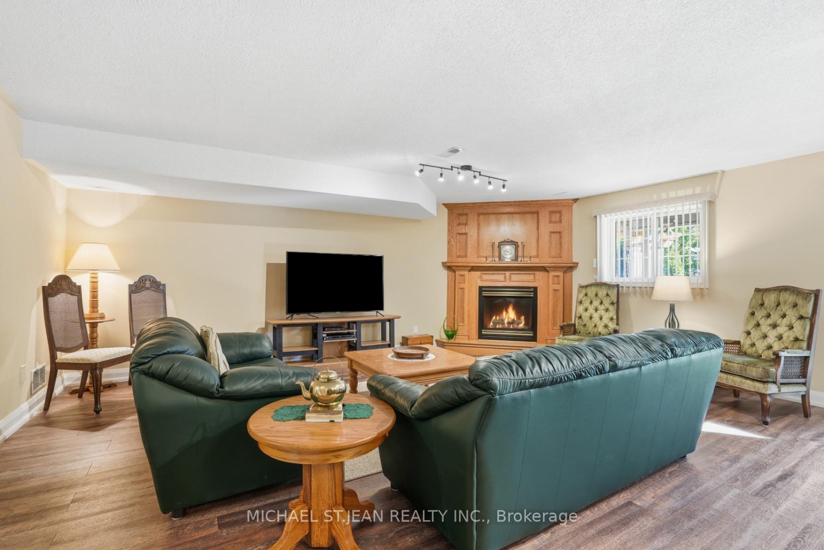 Photo 7 of 9 Kinsman Court S, Pelham, Fonthill — HOMEH