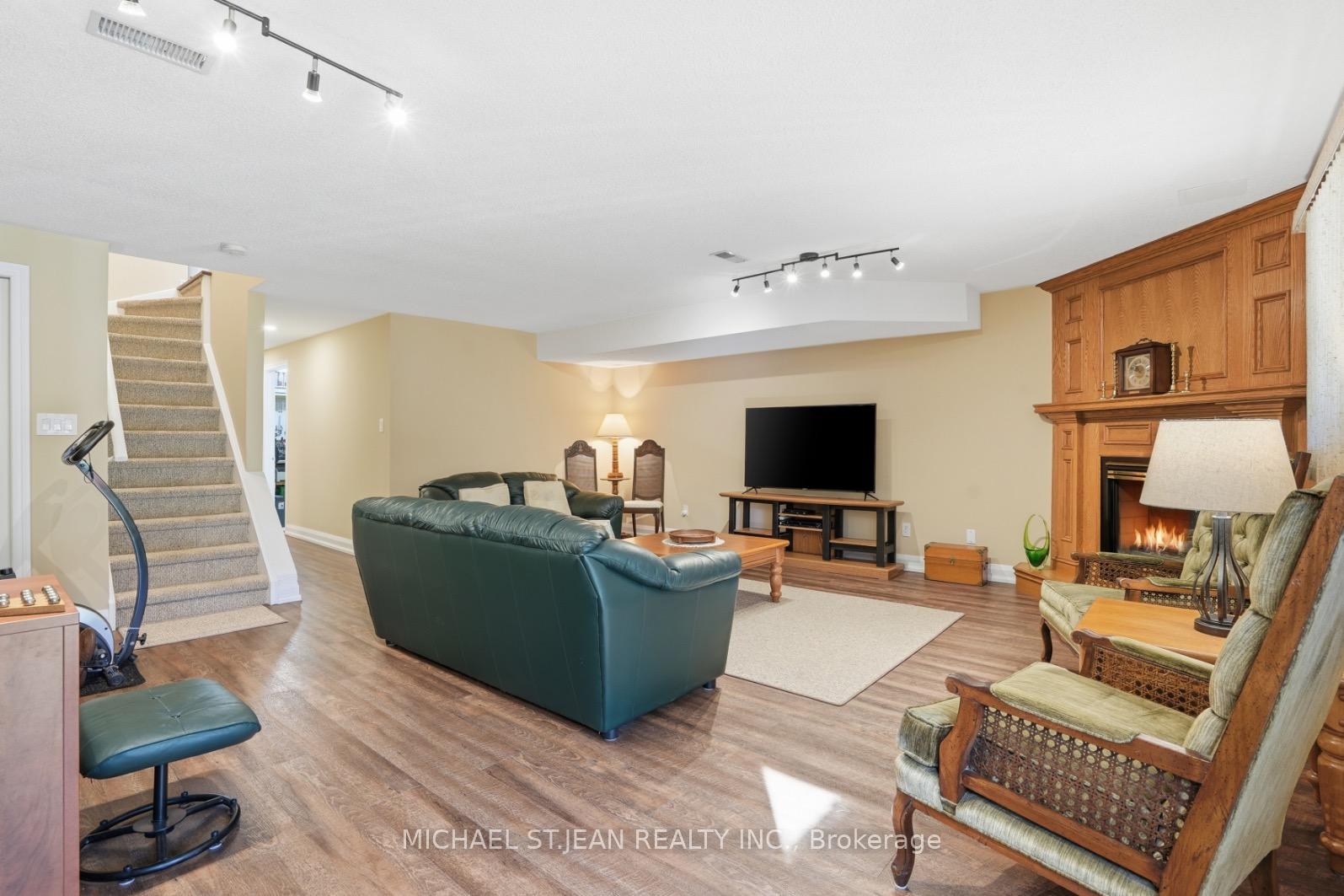Photo 9 of 9 Kinsman Court S, Pelham, Fonthill — HOMEH