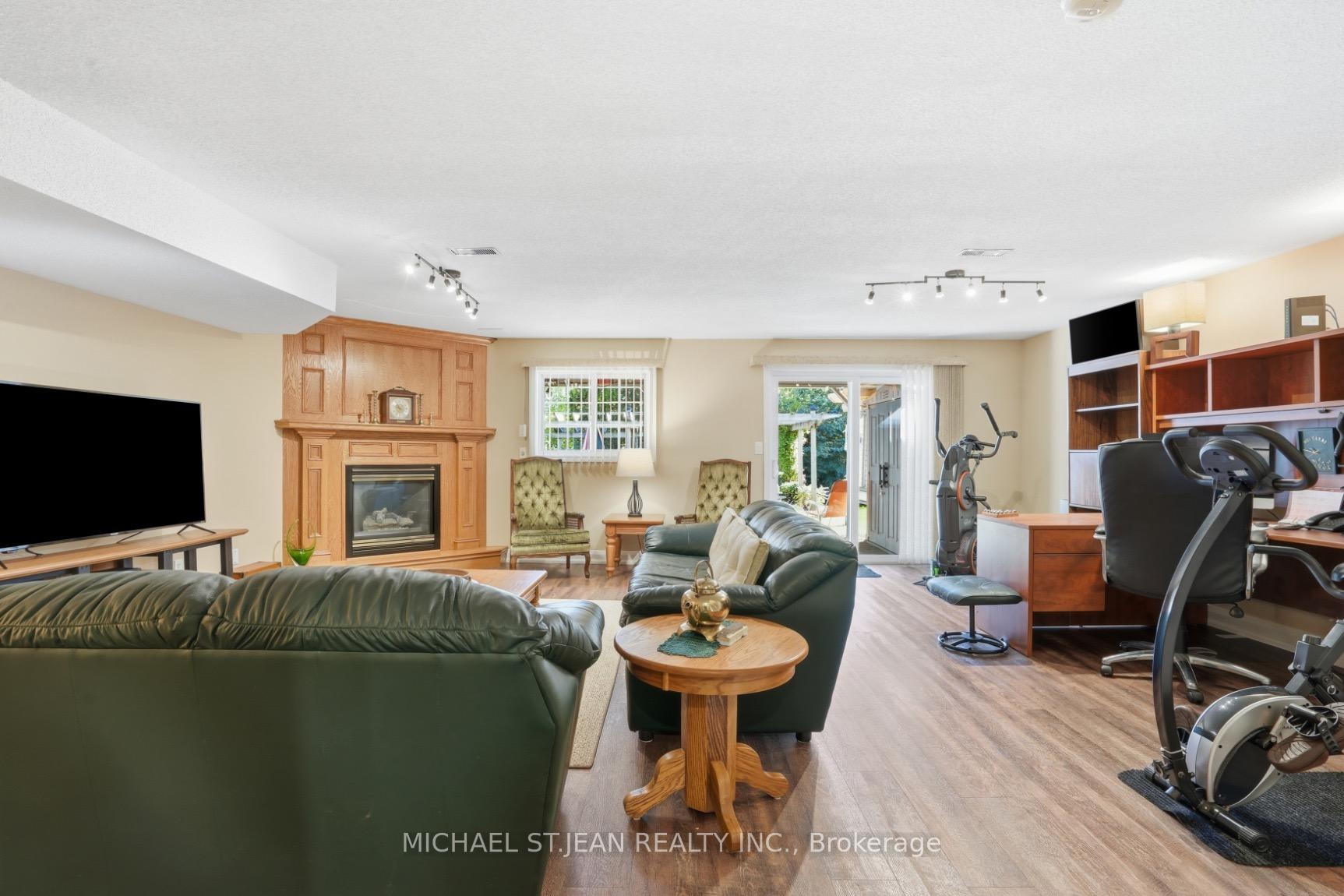 Photo 11 of 9 Kinsman Court S, Pelham, Fonthill — HOMEH