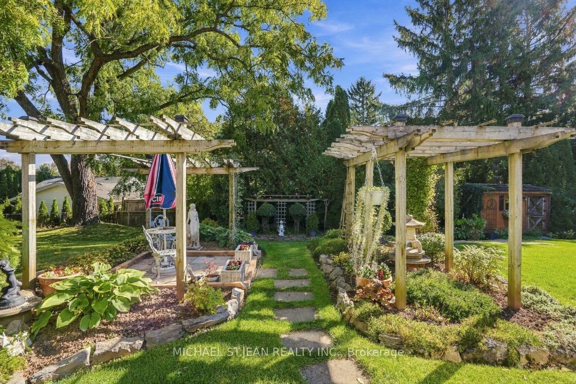 Photo 37 of 9 Kinsman Court S, Pelham, Fonthill — HOMEH