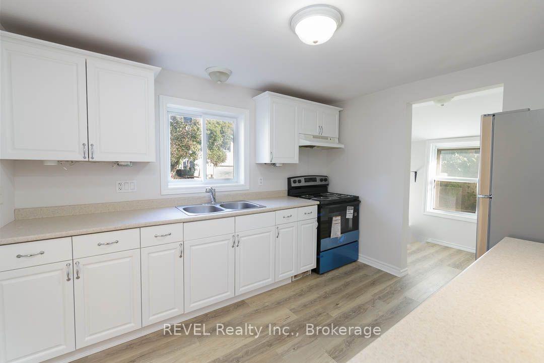 Photo 1 of 389 Glendale Avenue, St. Catharines, Secord Woods — HOMEH