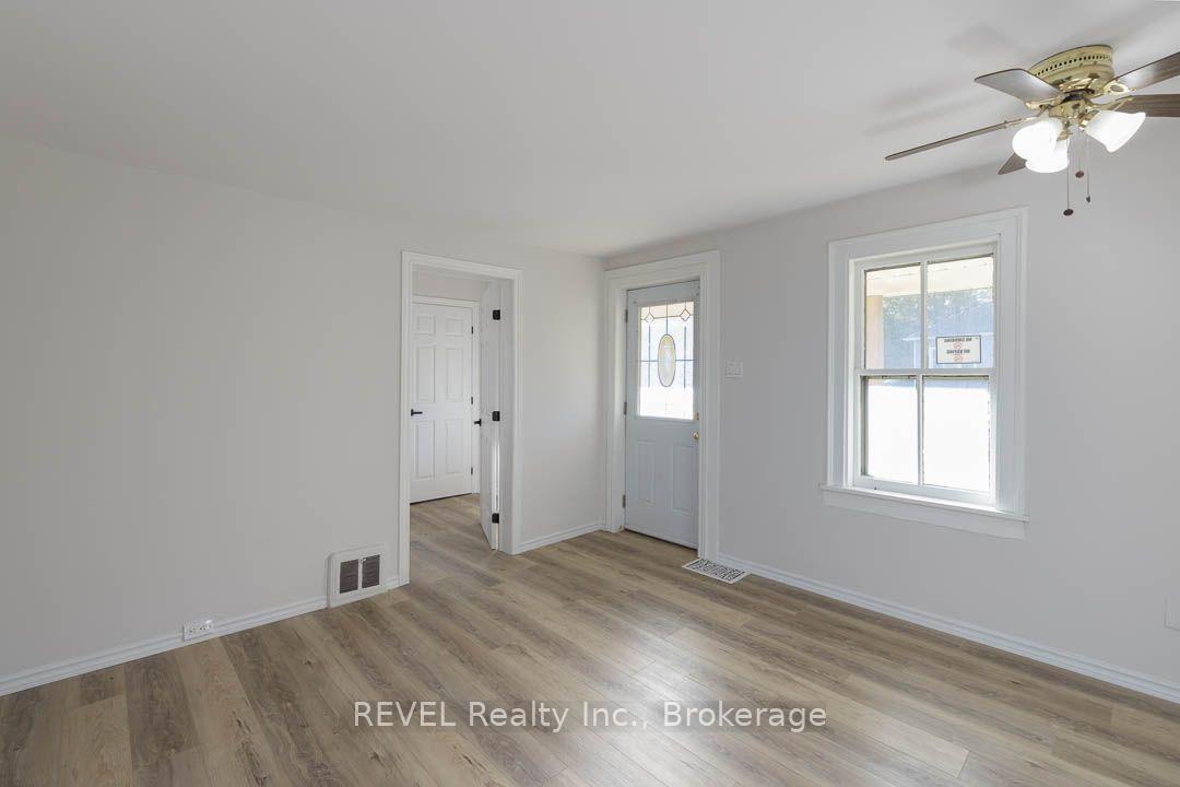 Photo 3 of 389 Glendale Avenue, St. Catharines, Secord Woods — HOMEH