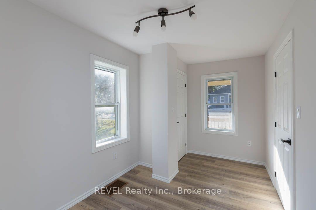 Photo 6 of 389 Glendale Avenue, St. Catharines, Secord Woods — HOMEH