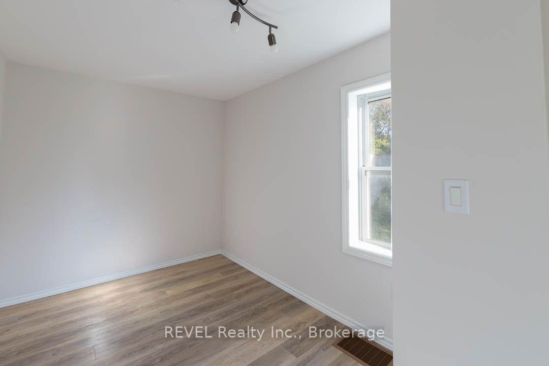 Photo 7 of 389 Glendale Avenue, St. Catharines, Secord Woods — HOMEH