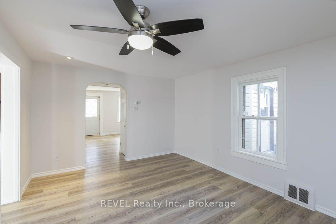 Photo 10 of 389 Glendale Avenue, St. Catharines, Secord Woods — HOMEH