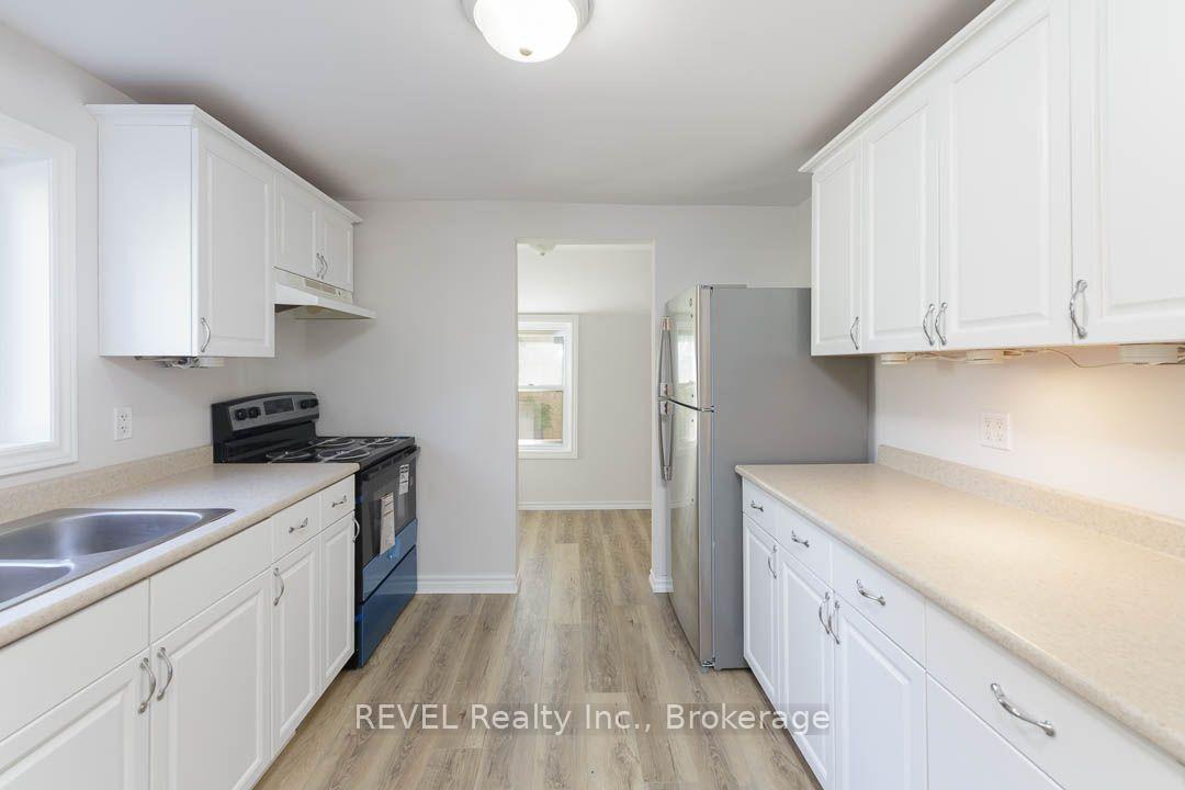 Photo 13 of 389 Glendale Avenue, St. Catharines, Secord Woods — HOMEH