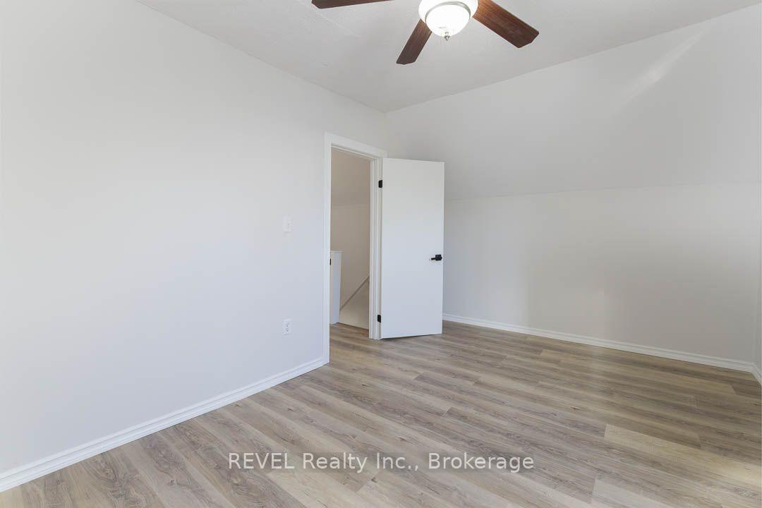 Photo 18 of 389 Glendale Avenue, St. Catharines, Secord Woods — HOMEH