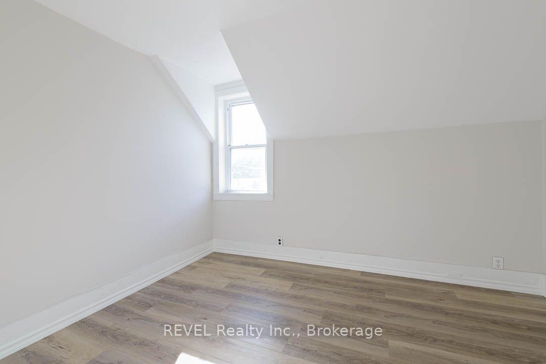 Photo 19 of 389 Glendale Avenue, St. Catharines, Secord Woods — HOMEH