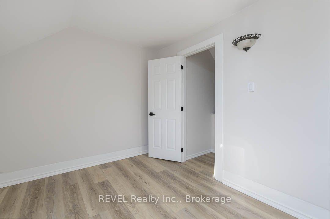 Photo 20 of 389 Glendale Avenue, St. Catharines, Secord Woods — HOMEH
