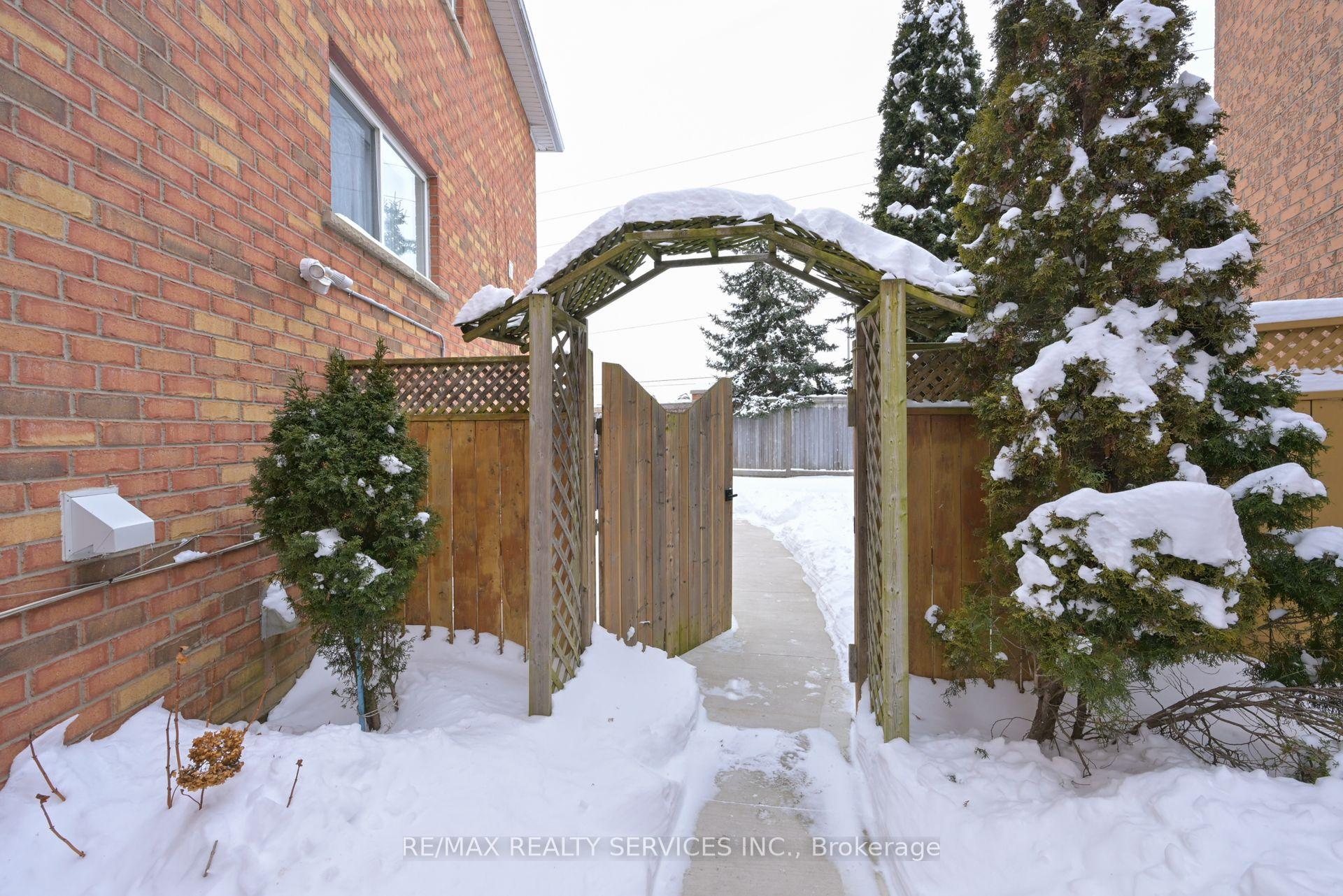 Photo 2 of 42 Brambirch Crescent, Brampton, Northwest Sandalwood Parkway — HOMEH