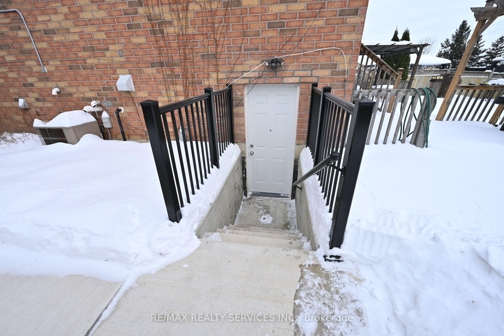 Photo 3 of 42 Brambirch Crescent, Brampton, Northwest Sandalwood Parkway — HOMEH