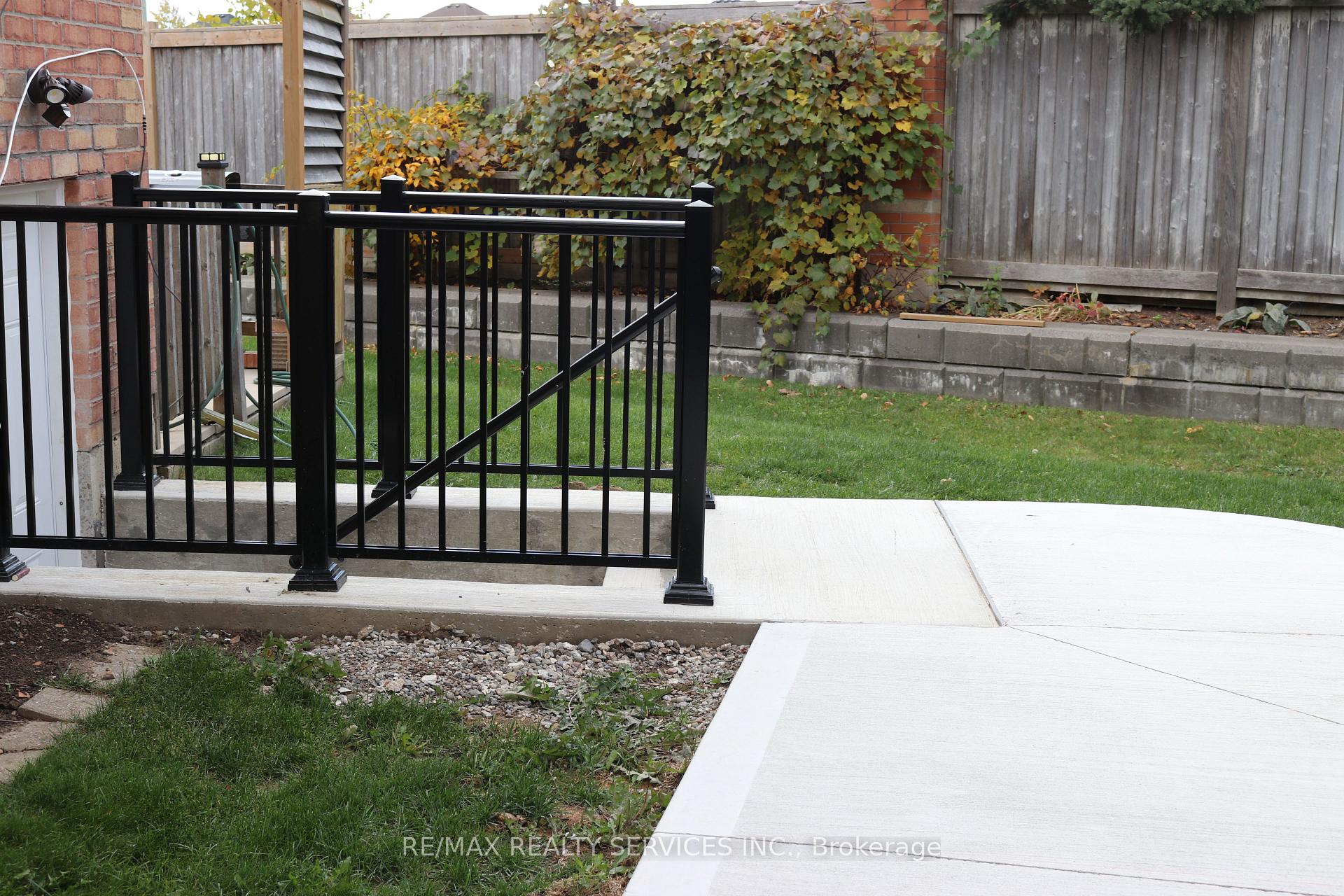 Photo 5 of 42 Brambirch Crescent, Brampton, Northwest Sandalwood Parkway — HOMEH