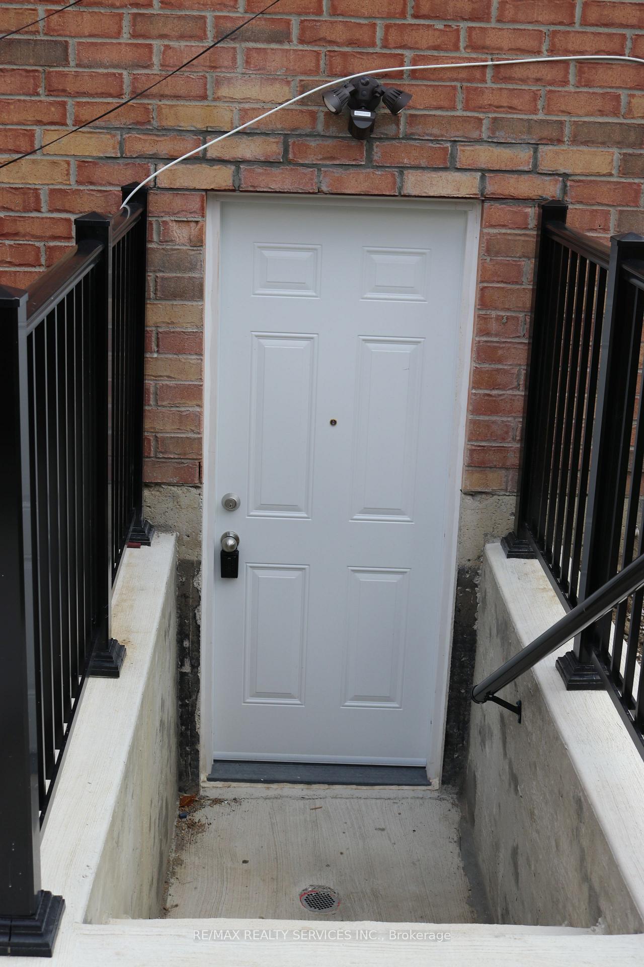 Photo 6 of 42 Brambirch Crescent, Brampton, Northwest Sandalwood Parkway — HOMEH