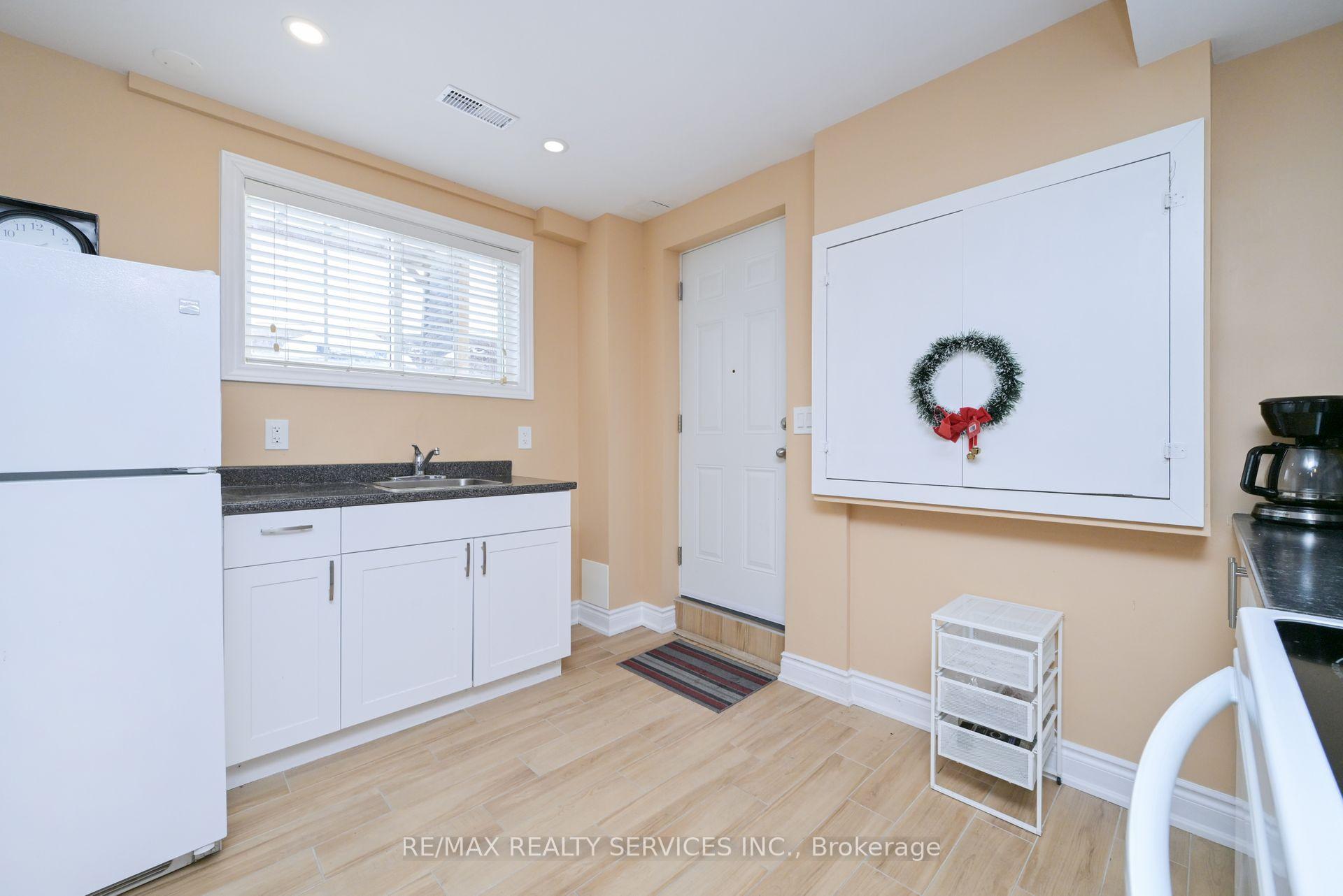 Photo 9 of 42 Brambirch Crescent, Brampton, Northwest Sandalwood Parkway — HOMEH
