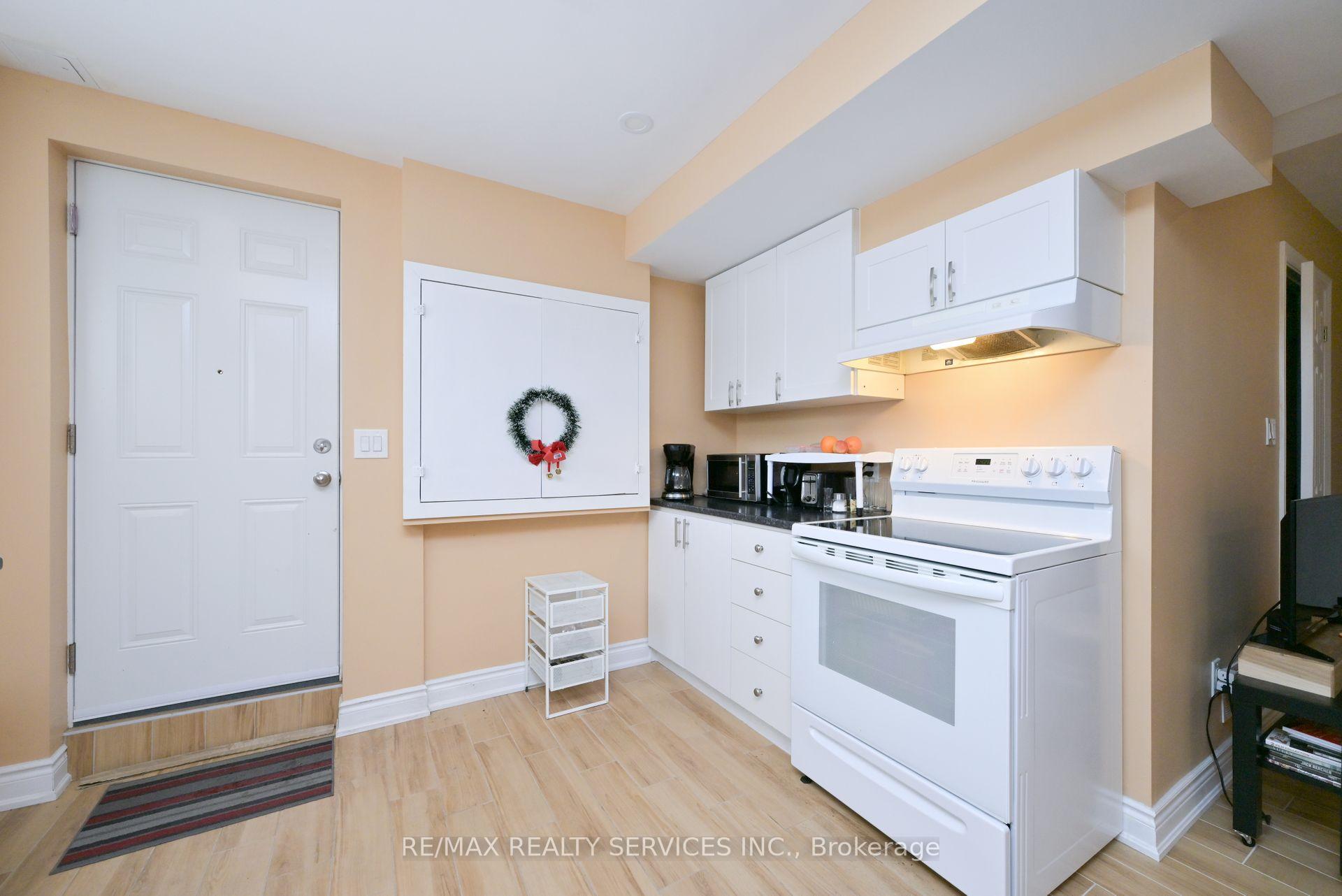 Photo 10 of 42 Brambirch Crescent, Brampton, Northwest Sandalwood Parkway — HOMEH