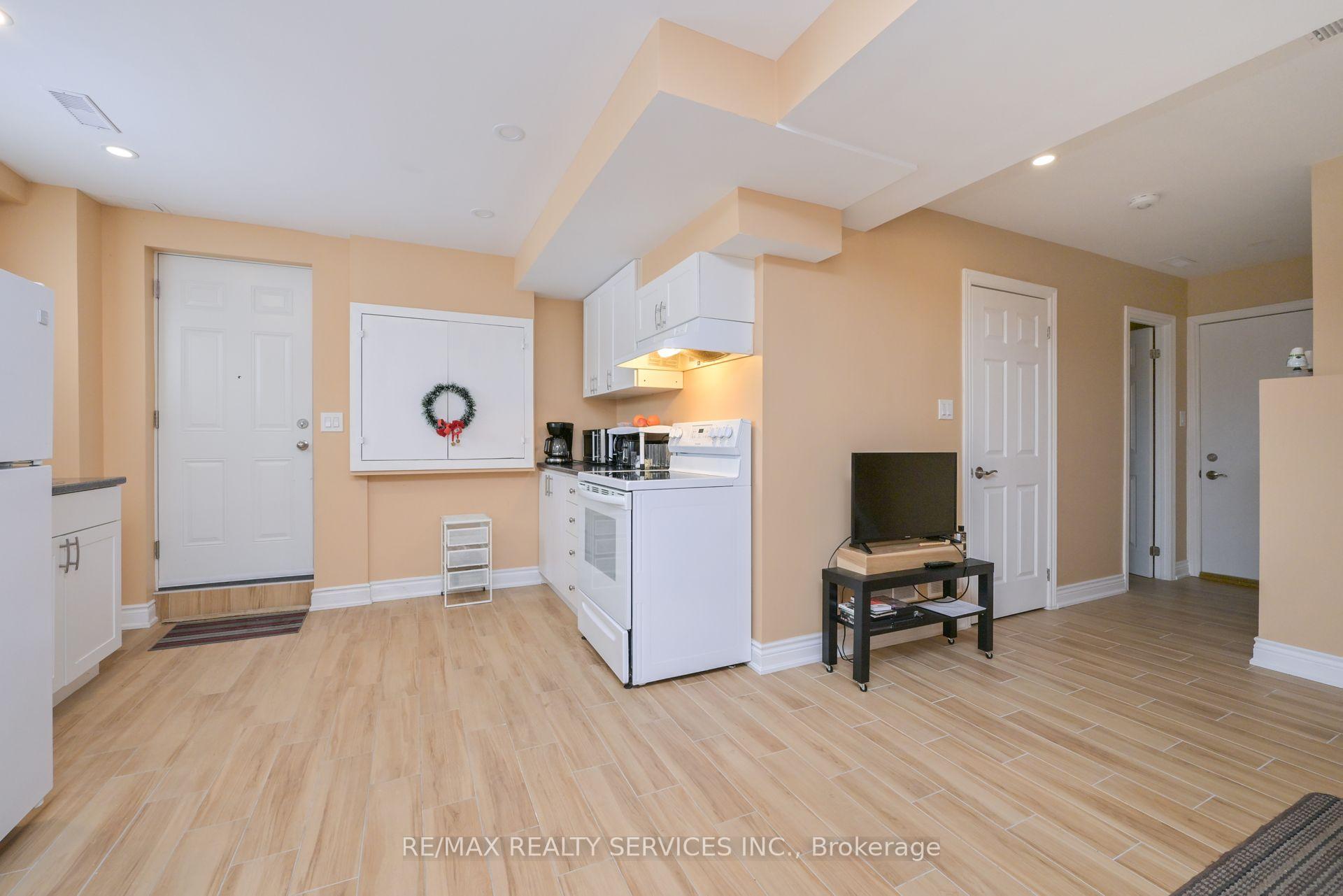 Photo 12 of 42 Brambirch Crescent, Brampton, Northwest Sandalwood Parkway — HOMEH
