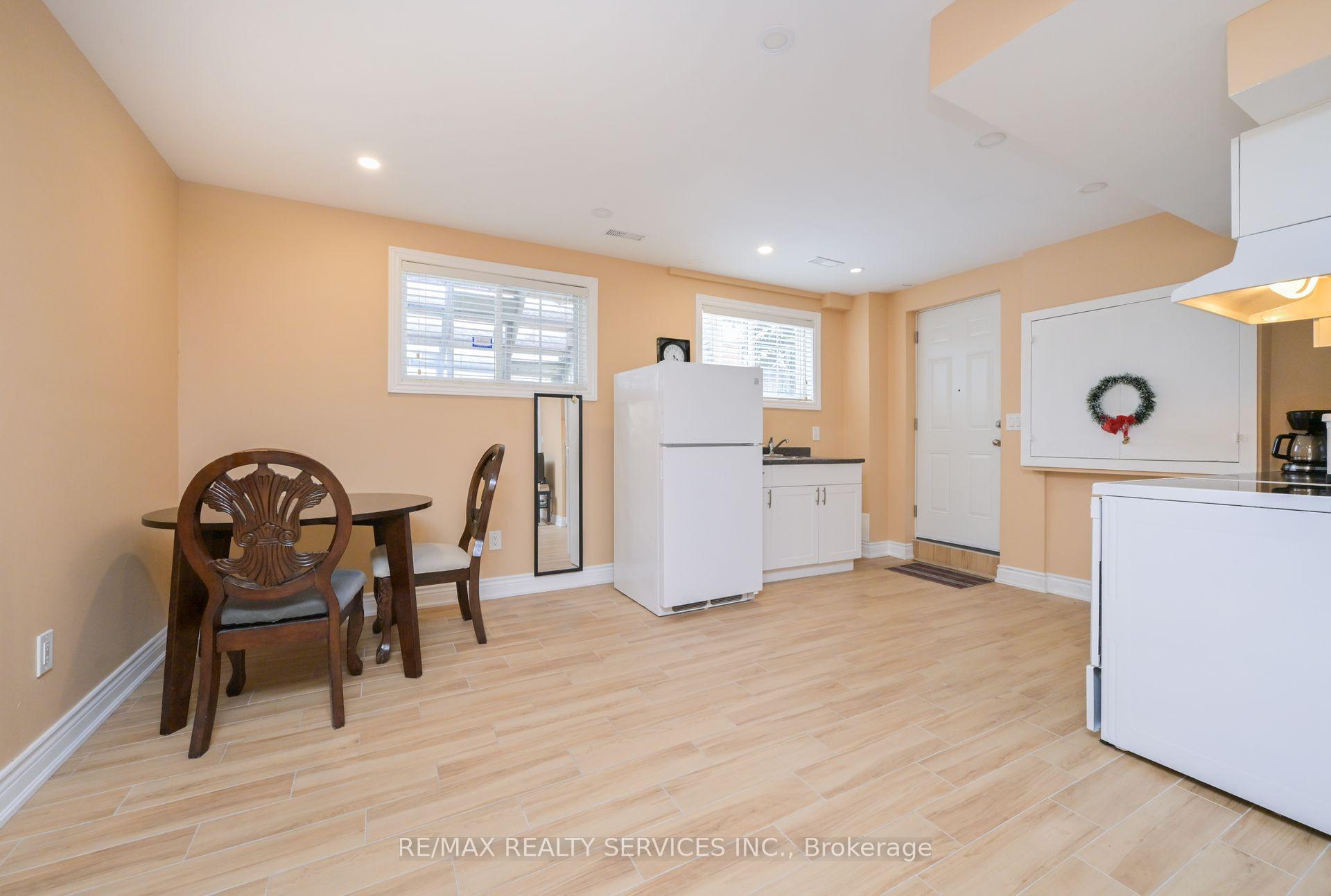 Photo 13 of 42 Brambirch Crescent, Brampton, Northwest Sandalwood Parkway — HOMEH