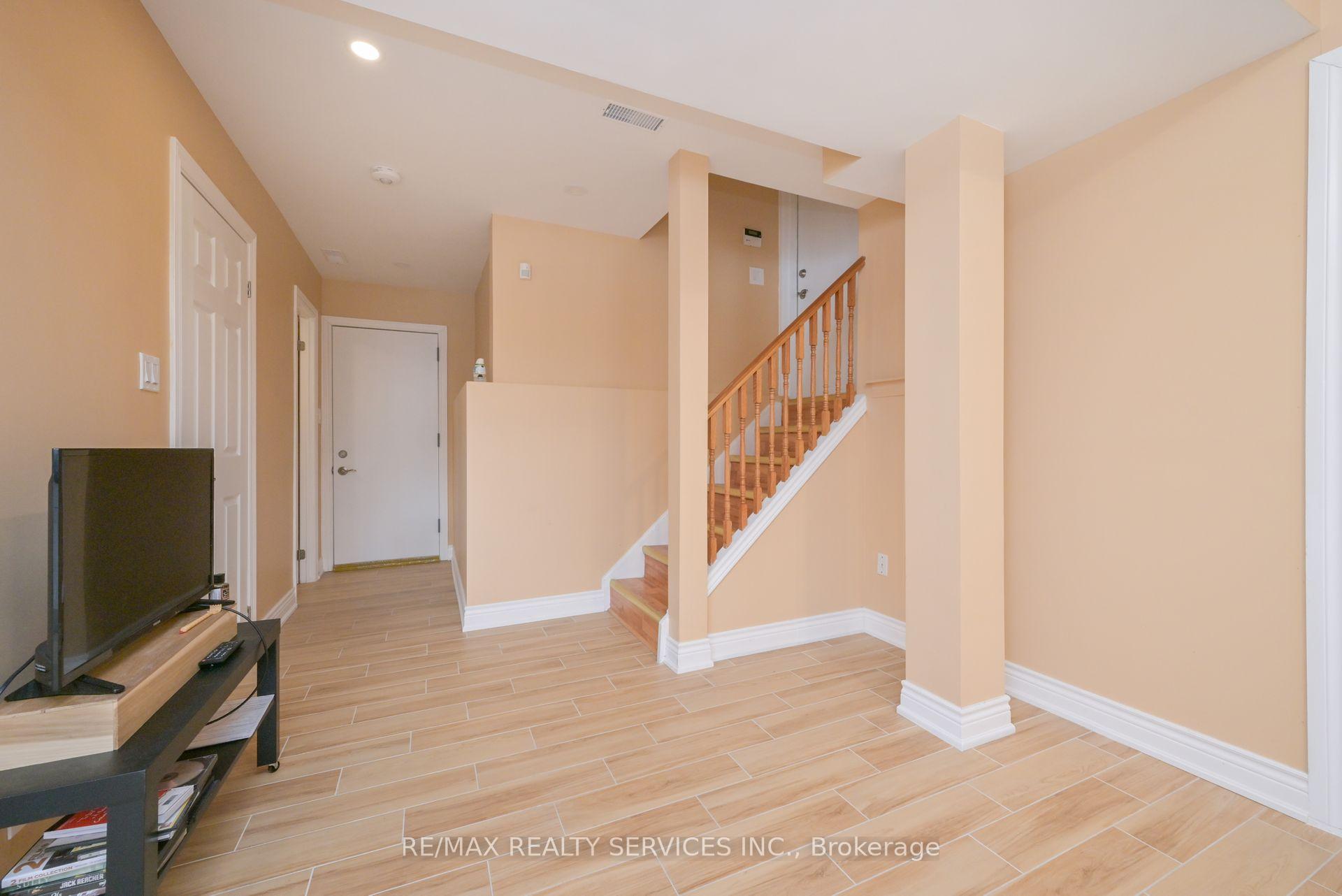 Photo 17 of 42 Brambirch Crescent, Brampton, Northwest Sandalwood Parkway — HOMEH