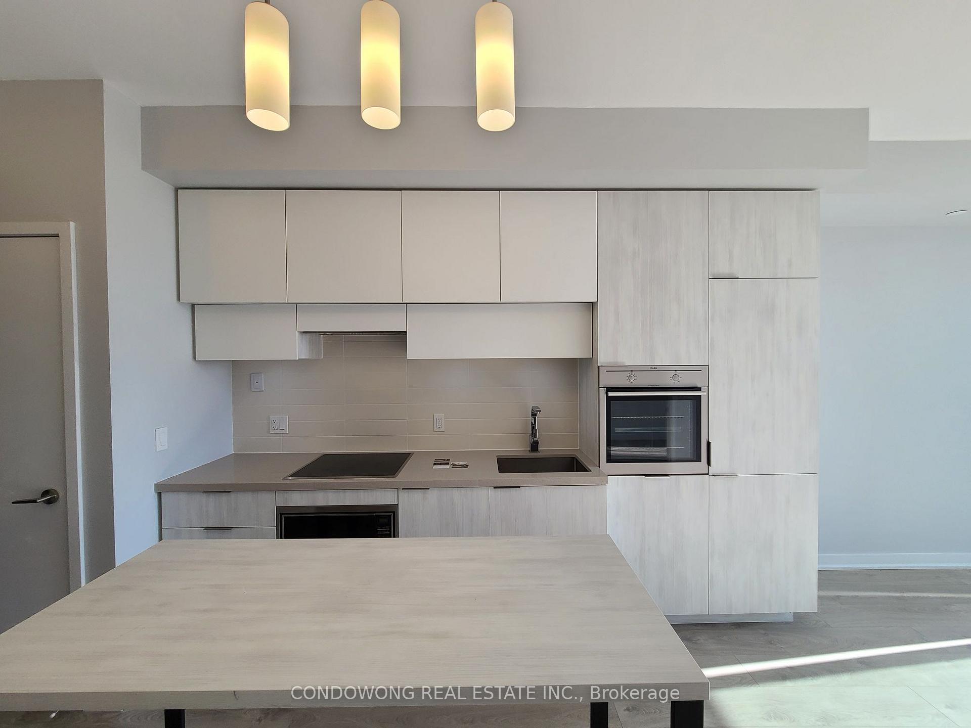 Photo 3 of Unit 3704, 8 Eglinton Avenue E, Toronto, Mount Pleasant West — HOMEH