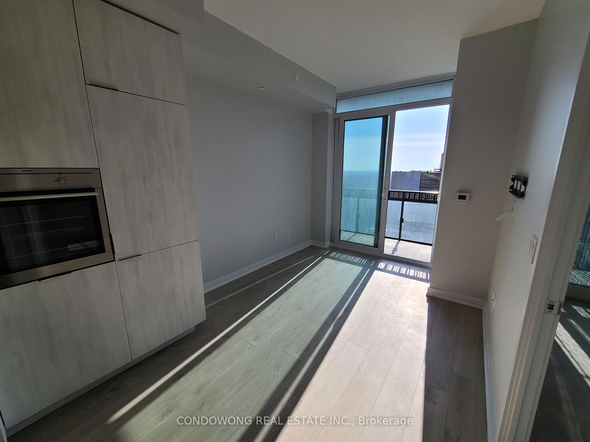 Photo 4 of Unit 3704, 8 Eglinton Avenue E, Toronto, Mount Pleasant West — HOMEH