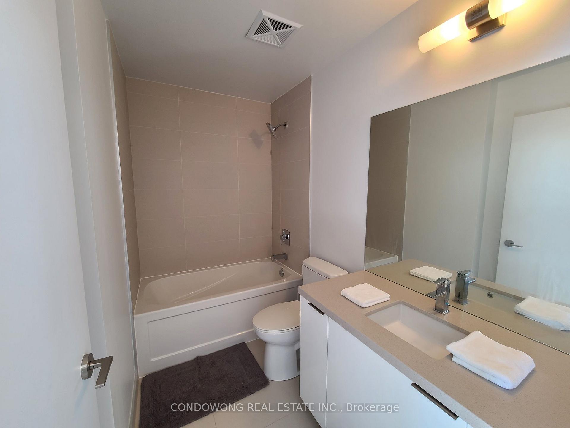 Photo 9 of Unit 3704, 8 Eglinton Avenue E, Toronto, Mount Pleasant West — HOMEH