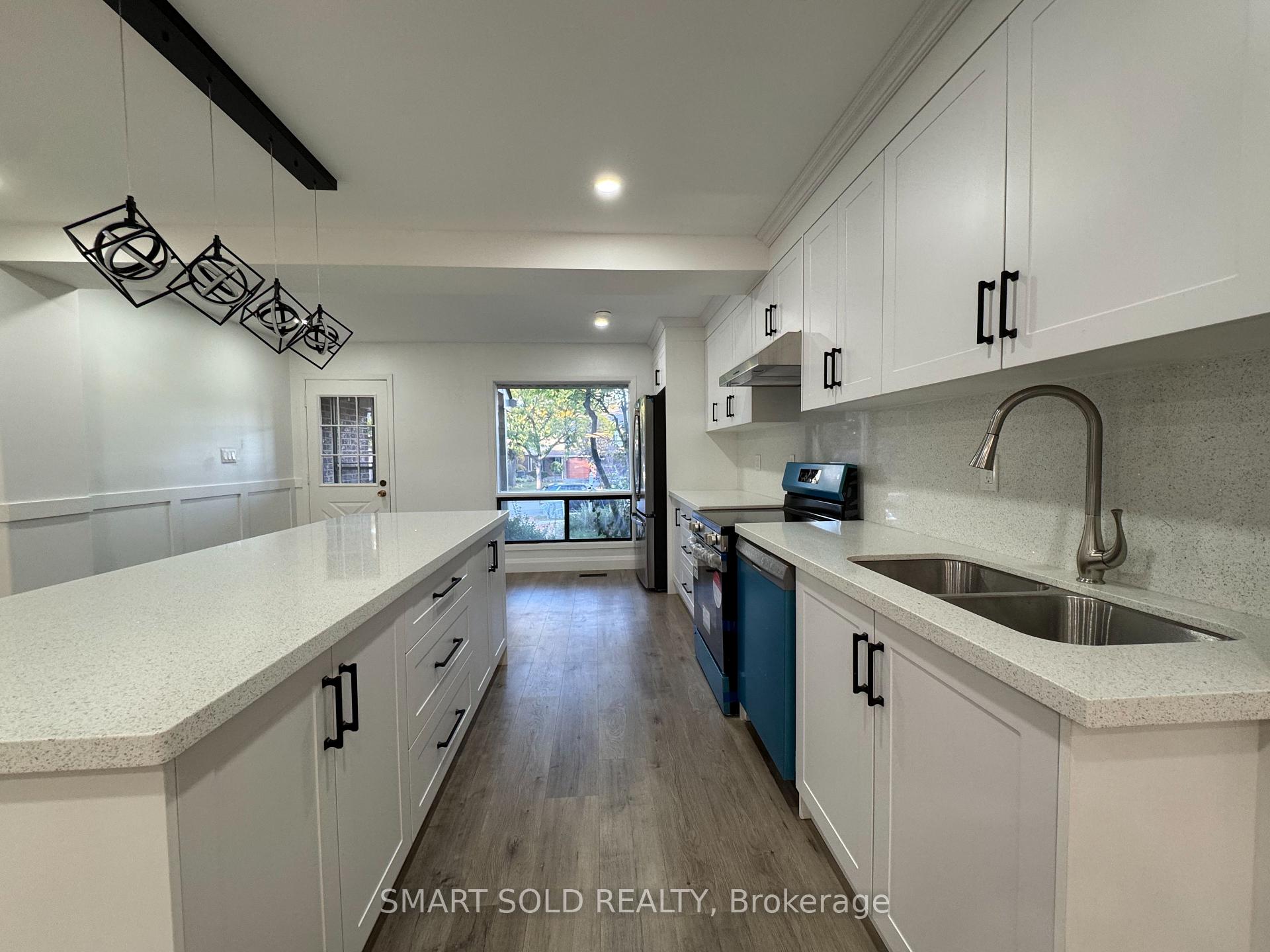 Photo 2 of 4082 Pheasant Run, Mississauga, Erin Mills — HOMEH