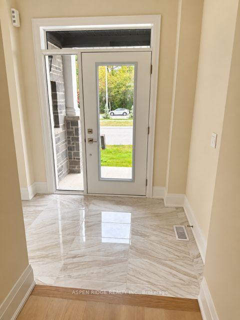 Photo 3 of 49 Schmeltzer Crescent, Richmond Hill, Rural Richmond Hill — HOMEH