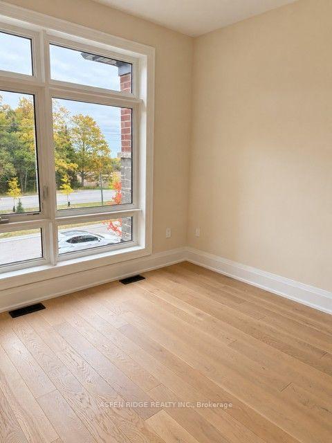 Photo 11 of 49 Schmeltzer Crescent, Richmond Hill, Rural Richmond Hill — HOMEH