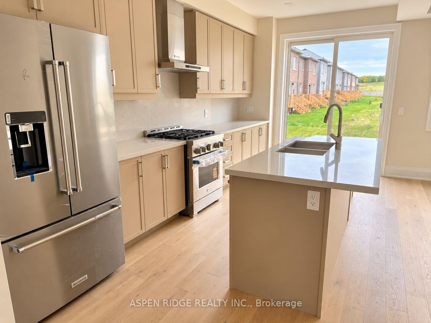 Photo 4 of 47 Schmeltzer Crescent, Richmond Hill, Rural Richmond Hill — HOMEH