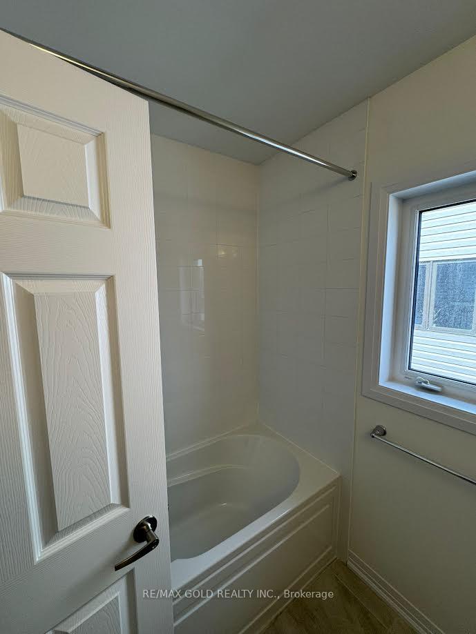 Photo 12 of 19 Lemon Avenue, Thorold, Hurricane/Merrittville — HOMEH