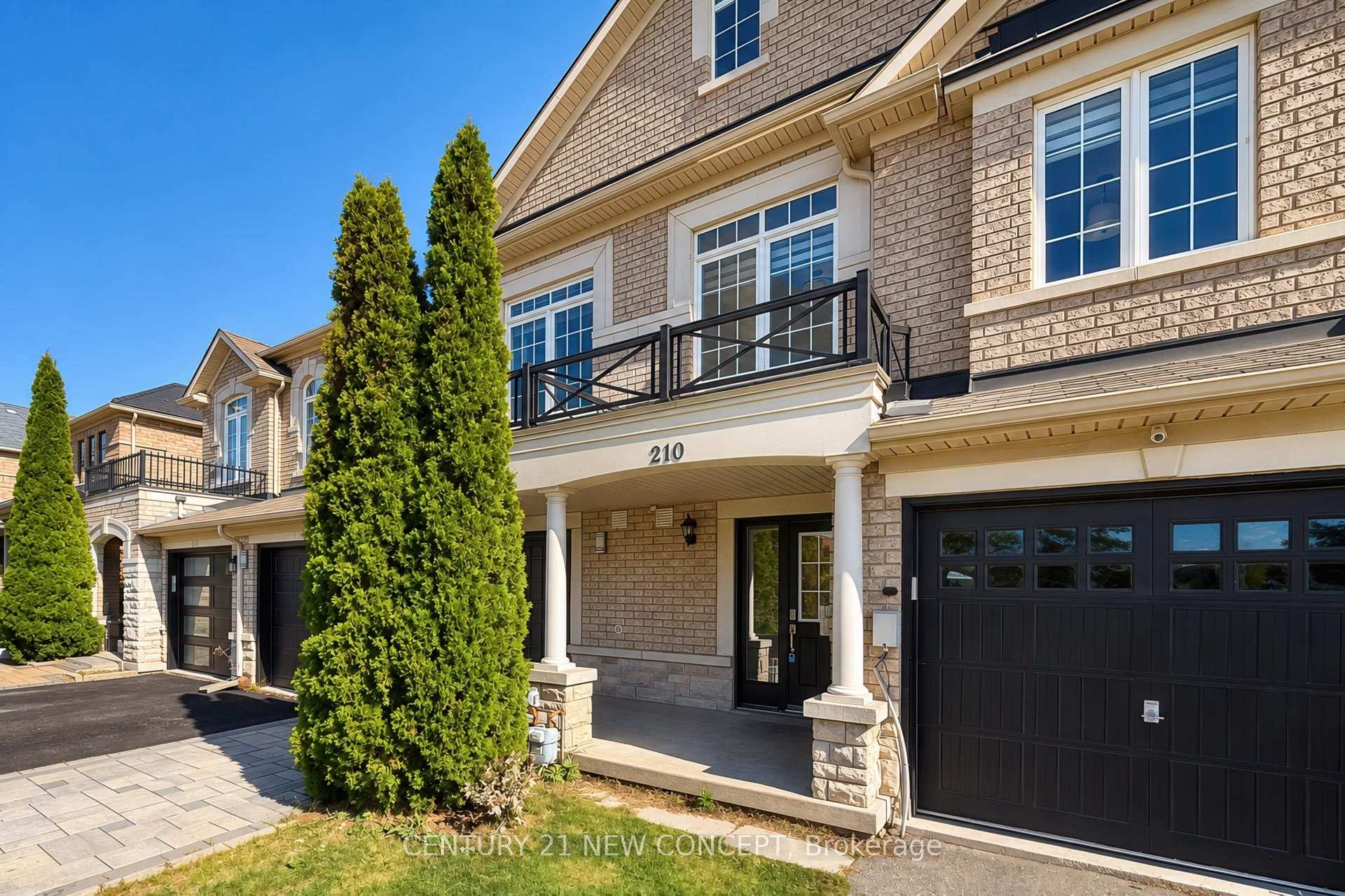Photo 2 of 210 Lauderdale Drive E, Vaughan, Patterson — HOMEH