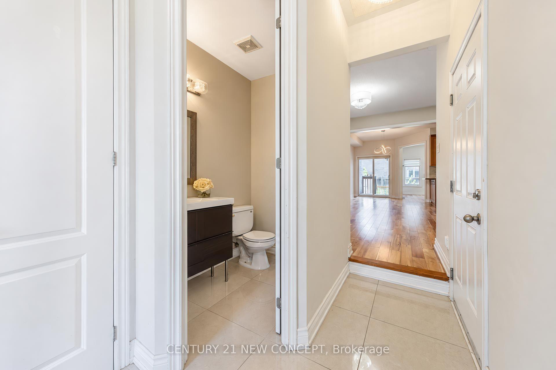 Photo 3 of 210 Lauderdale Drive E, Vaughan, Patterson — HOMEH