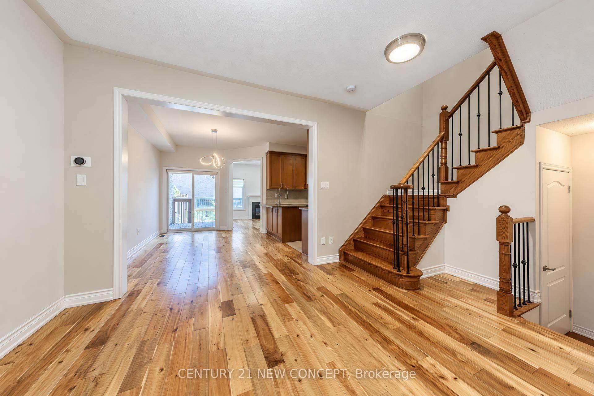 Photo 4 of 210 Lauderdale Drive E, Vaughan, Patterson — HOMEH