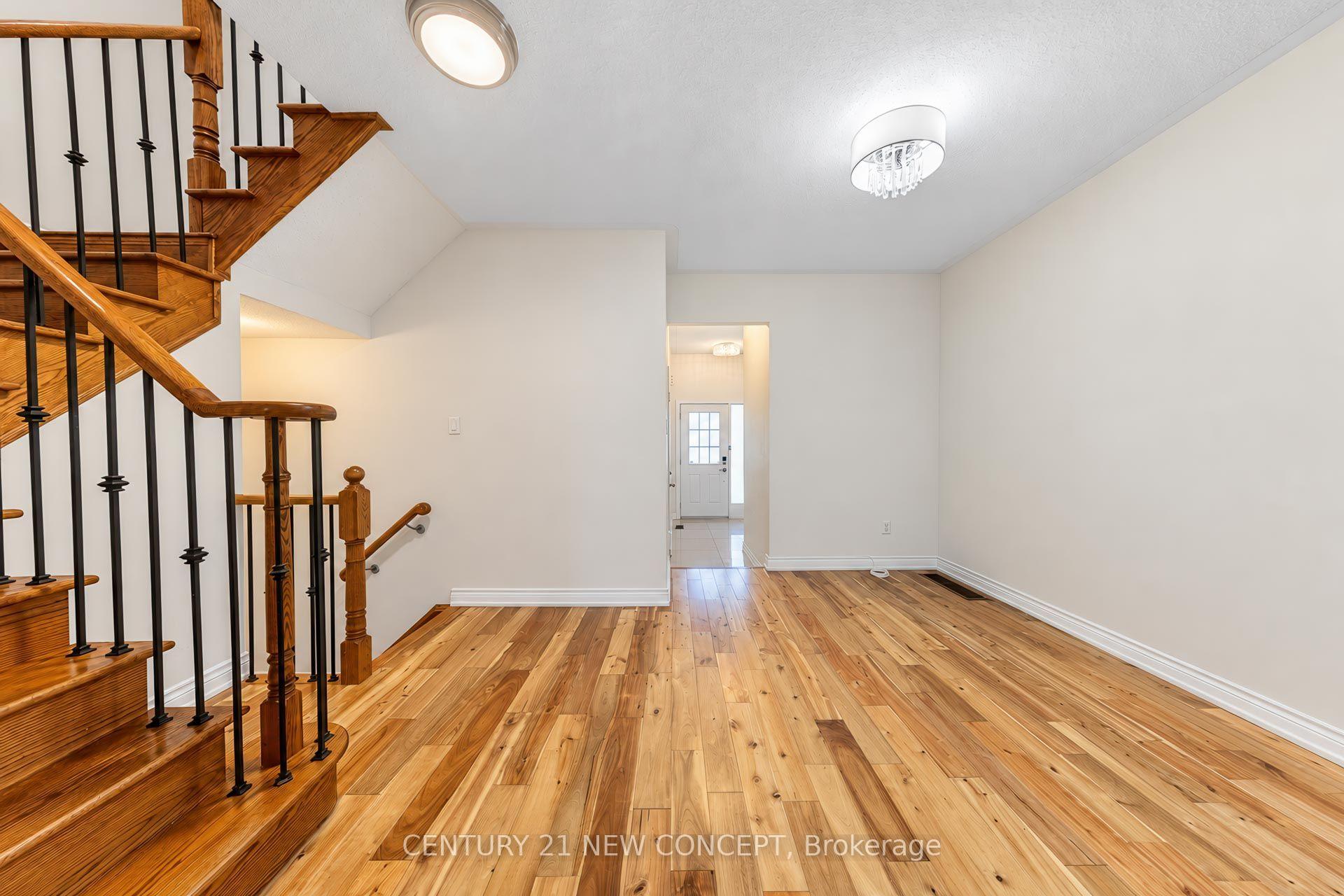 Photo 5 of 210 Lauderdale Drive E, Vaughan, Patterson — HOMEH