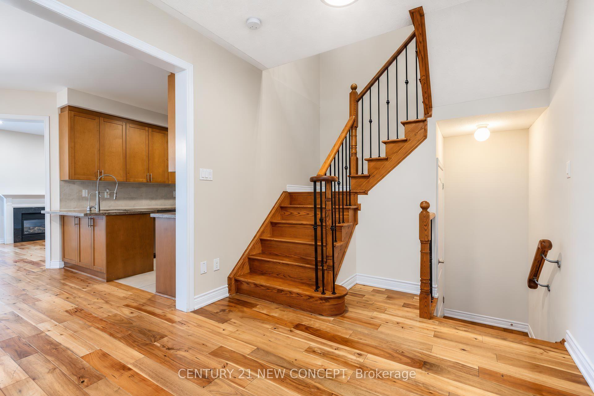 Photo 10 of 210 Lauderdale Drive E, Vaughan, Patterson — HOMEH