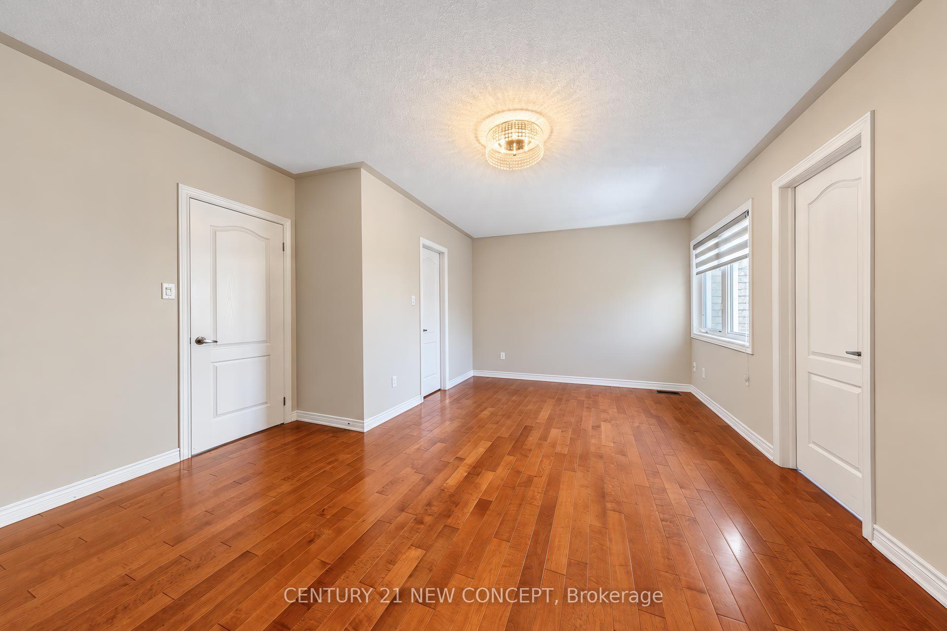 Photo 11 of 210 Lauderdale Drive E, Vaughan, Patterson — HOMEH