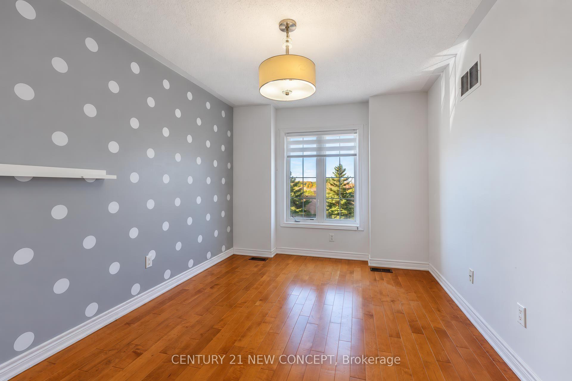 Photo 15 of 210 Lauderdale Drive E, Vaughan, Patterson — HOMEH