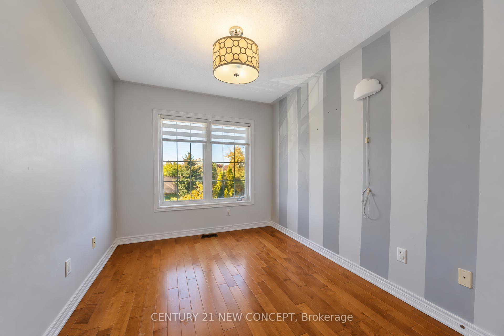 Photo 16 of 210 Lauderdale Drive E, Vaughan, Patterson — HOMEH