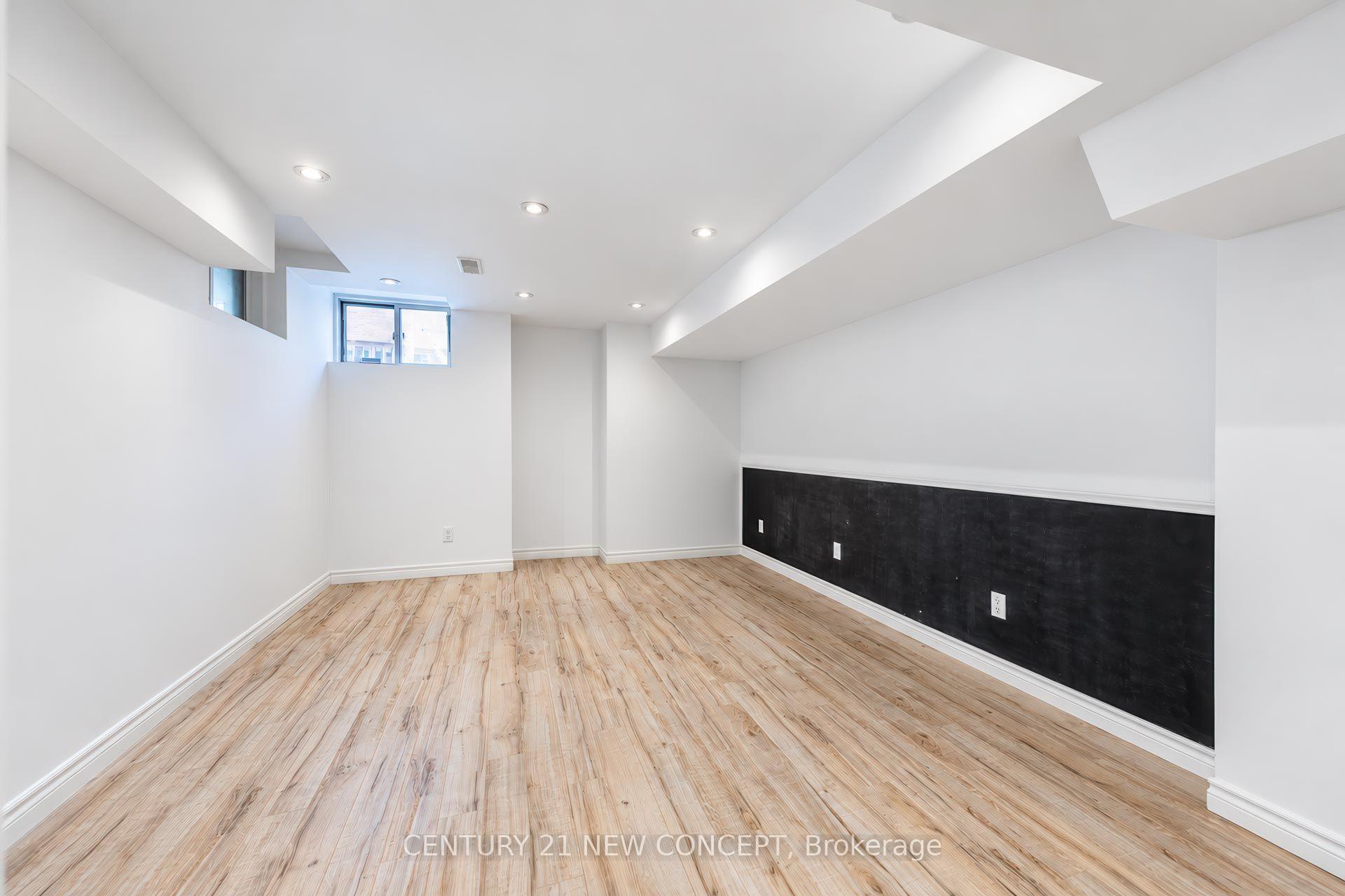 Photo 20 of 210 Lauderdale Drive E, Vaughan, Patterson — HOMEH