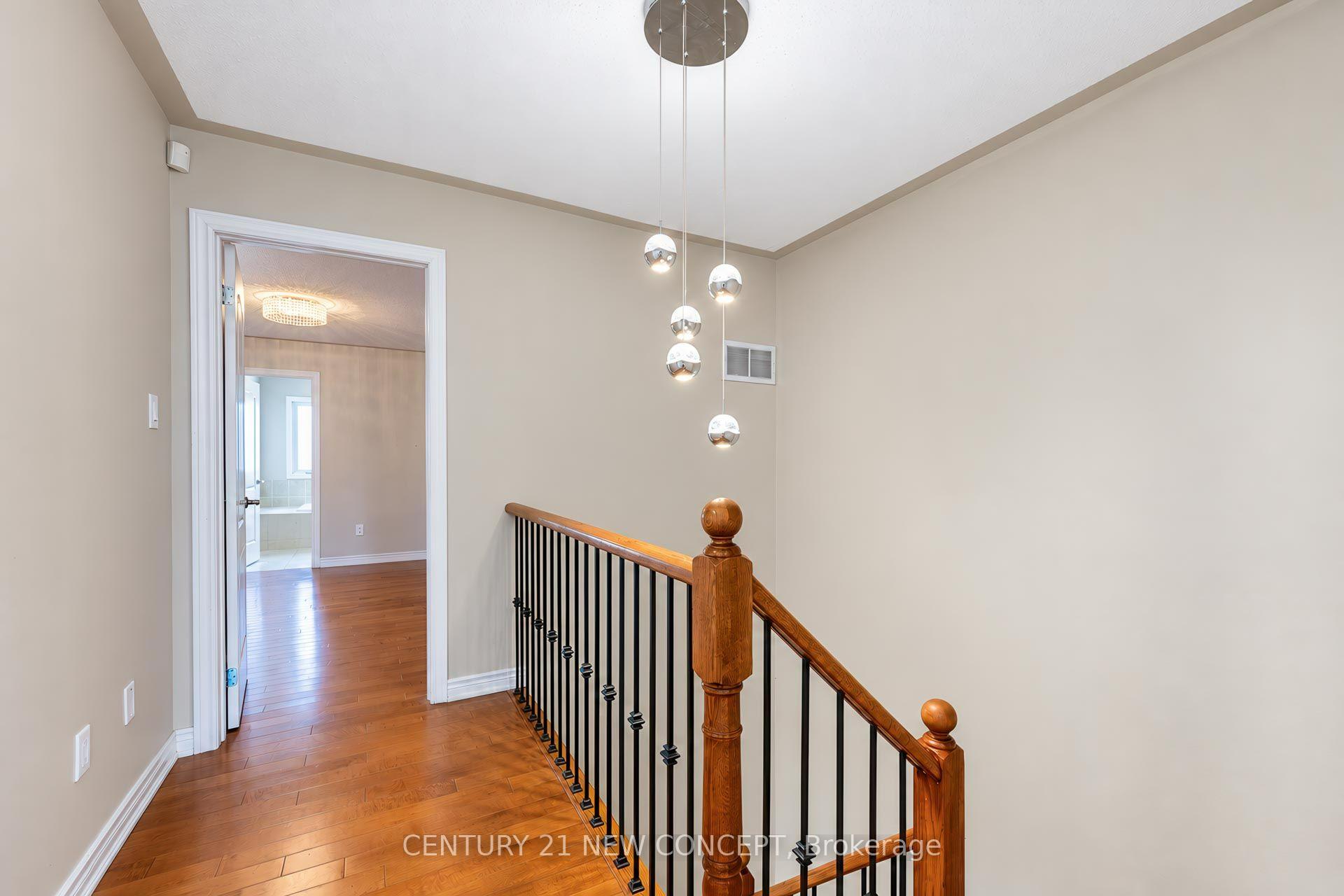 Photo 12 of 210 Lauderdale Drive E, Vaughan, Patterson — HOMEH