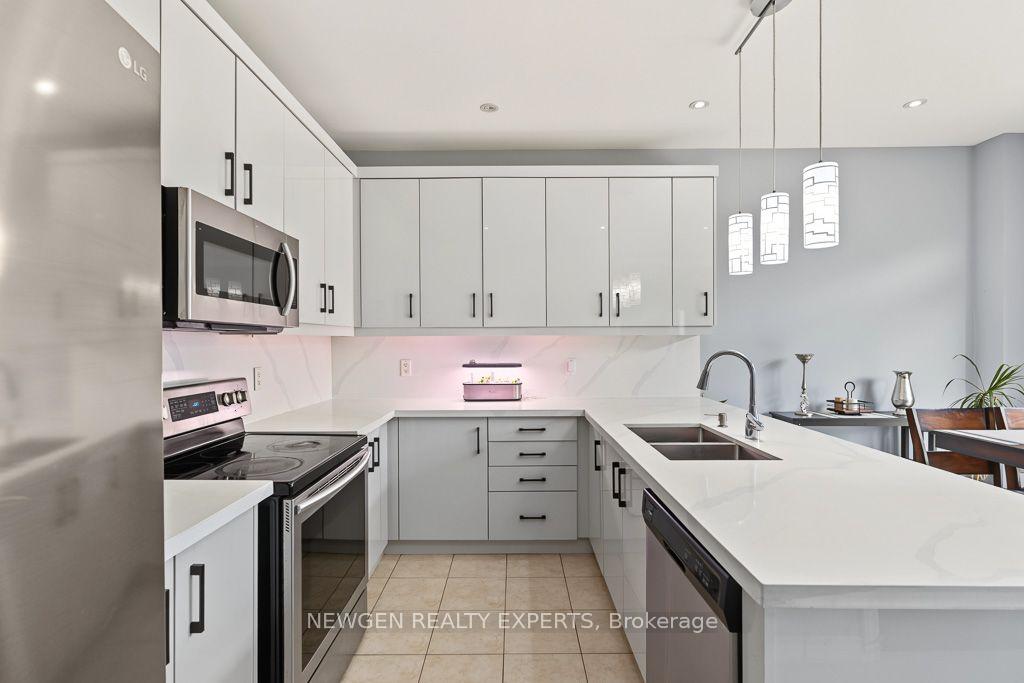 Photo 13 of 43 Lone Rock Circle, Brampton, Bram East — HOMEH