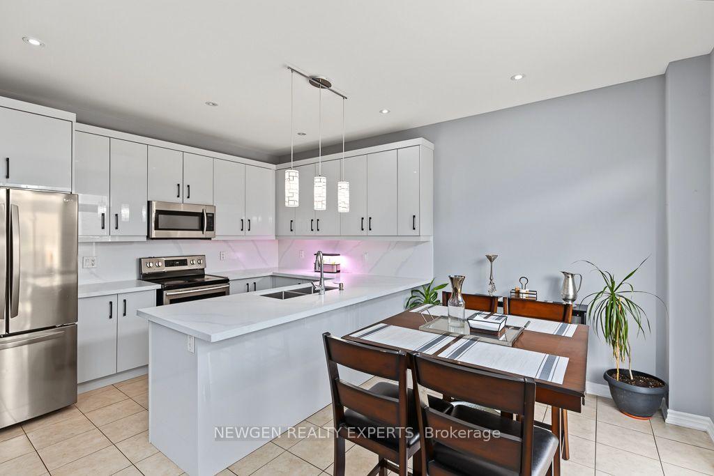 Photo 15 of 43 Lone Rock Circle, Brampton, Bram East — HOMEH