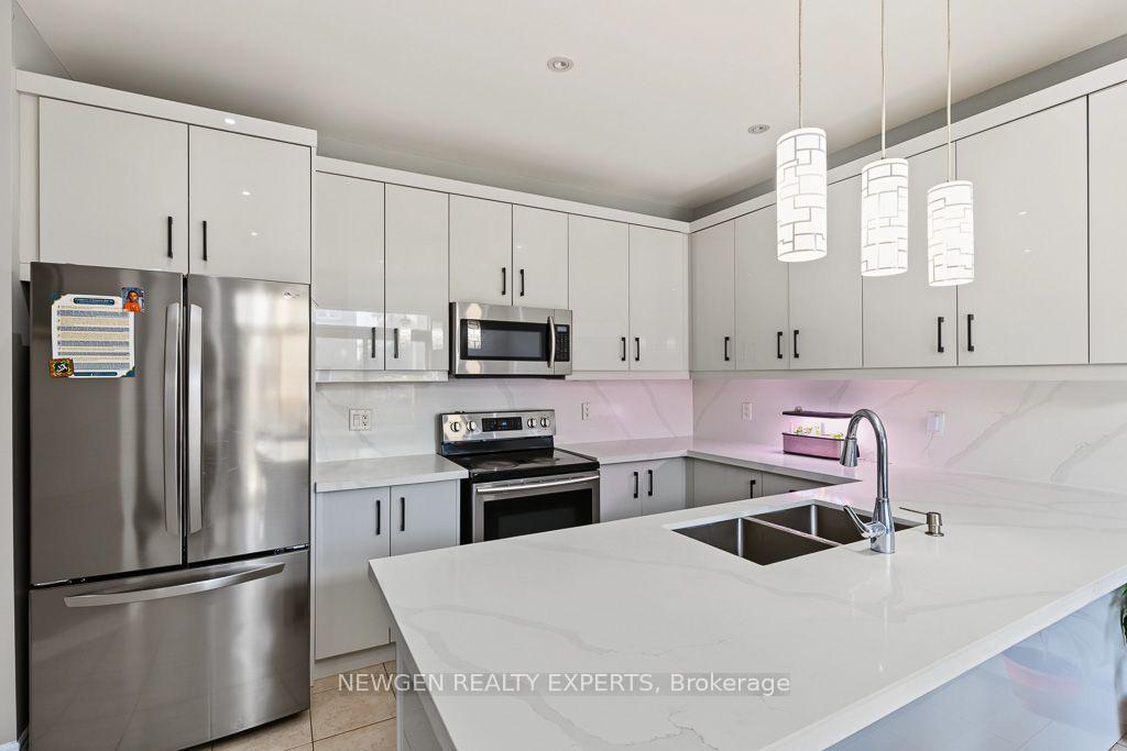 Photo 16 of 43 Lone Rock Circle, Brampton, Bram East — HOMEH
