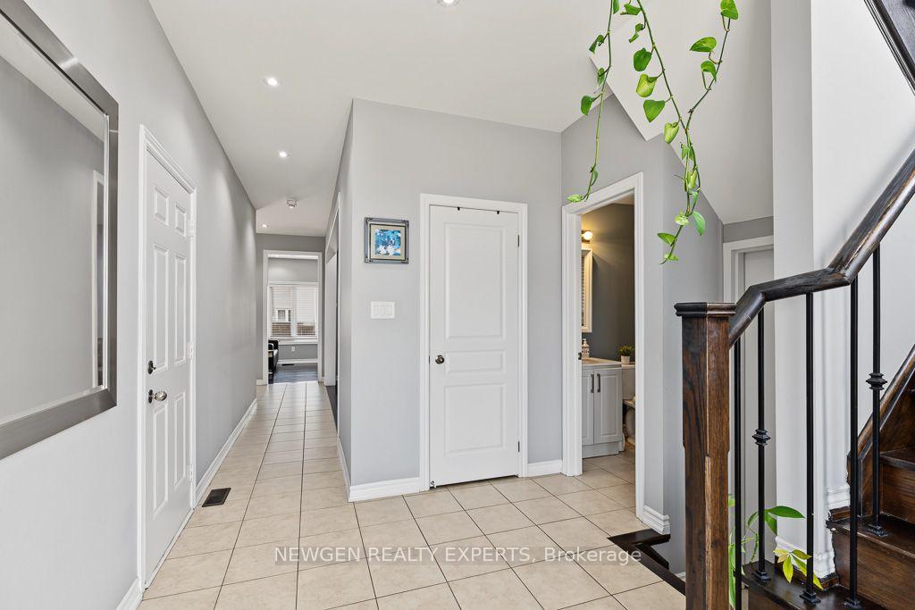 Photo 18 of 43 Lone Rock Circle, Brampton, Bram East — HOMEH